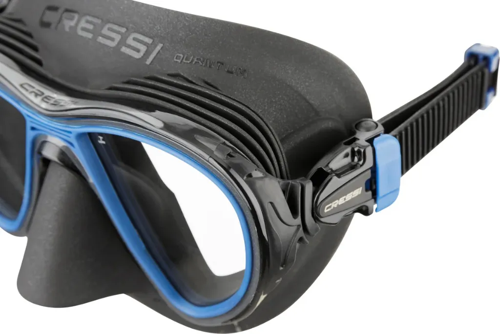 Quantum__black_blue__DS515020_03__WEB_1f54e0d7-c99e-4c58-bb03-118b0adcdd25.webp